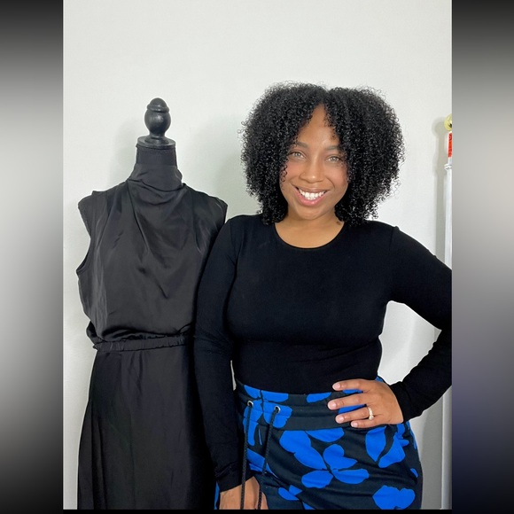 🚨I AM LIVE NOW! Like this listing to be notified when I’m LIVE! - Picture 4 of 7